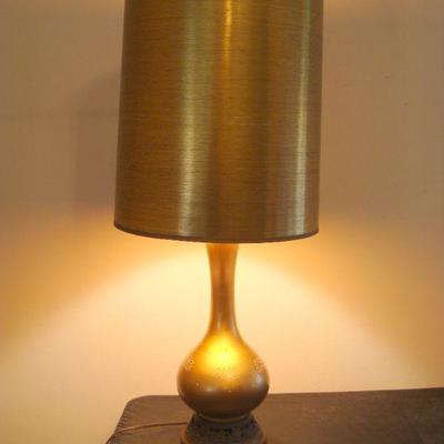 B2 113 - 32" Tall Gold Lamp 