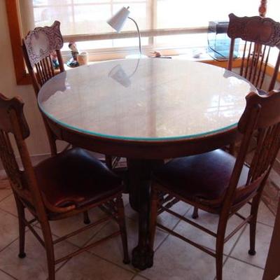K101 - Round Wooden Claw Footed Dining Table w/ 4 Chairs