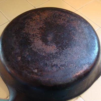 K104 - Wagner Ware #10 Cast Iron Skillet