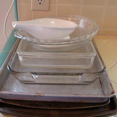 K106 - 9 Pc. Kitchen Lot of Baking Items