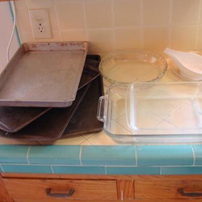 K106 - 9 Pc. Kitchen Lot of Baking Items