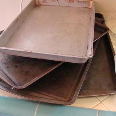 K106 - 9 Pc. Kitchen Lot of Baking Items