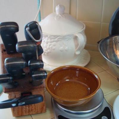K107 - Numerous Kitchen Items