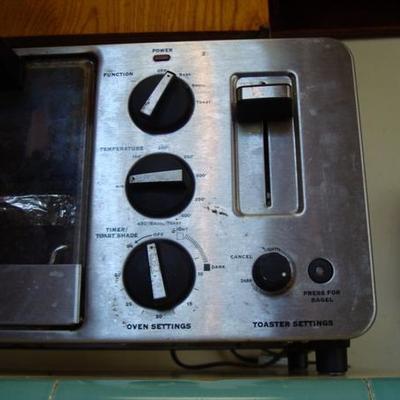 K109 - Waring Toaster Oven w/ 2 Slot Toaster Built In