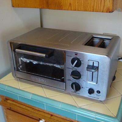 K109 - Waring Toaster Oven w/ 2 Slot Toaster Built In