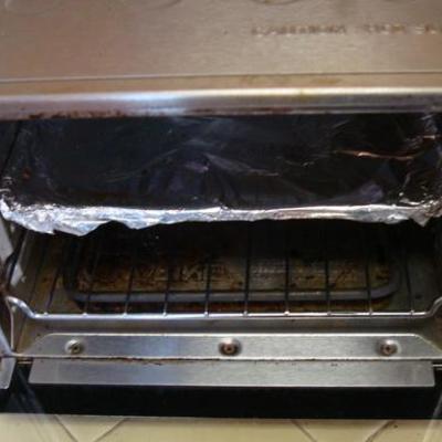 K109 - Waring Toaster Oven w/ 2 Slot Toaster Built In