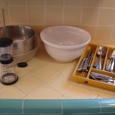 K110 - Kitchen Lot of 3 Bowls, Flatware & Grinder