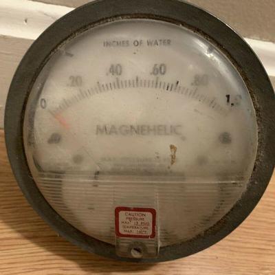 Dwyer Magnehelic Gage