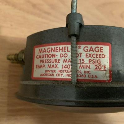 Dwyer Magnehelic Gage