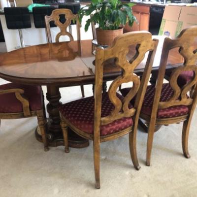 Dining table 6 chairs LIKE NEW 