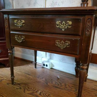 Up Lot 42: Ethan Allen Side Table