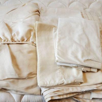 Cream Sheet Set/2 Pillow Covers (Queen)