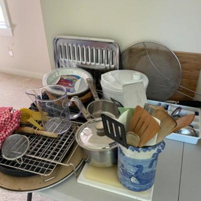 Lot # 266 Kitchen houseware utensil lot 