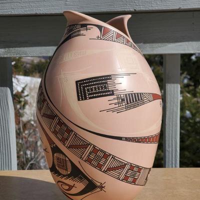Mata Ortiz Native American Vase by Miguel Quizada