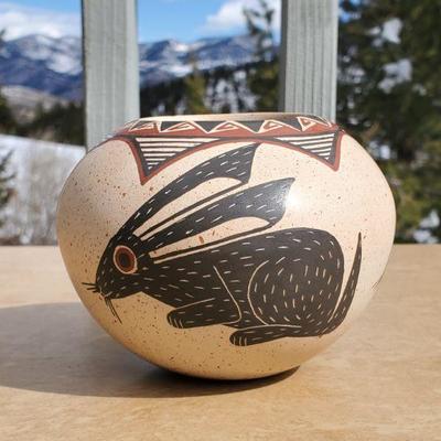 Small Mata Ortiz Pot w/ Rabbit by Roberto Banuelos