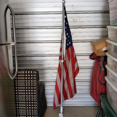 US Flag w/ Metal Pole