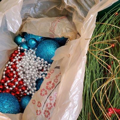 Christmas Decor Lot H