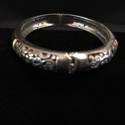 Brighton Silver & Gold Hinged Bangle w/ Magnetic Clasp 2-3/8”D Oval. Item #53
