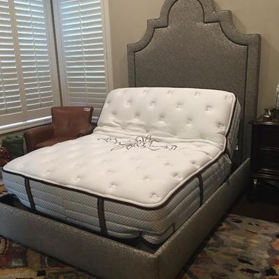 Stearns & Foster Lux Estate Luxury Plush Adjustable Bed w/ Reverie Adjustable Frame & Remote. Item #79