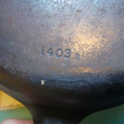 K 113 - 2 piece Wagner Cast Iron Skillet Set