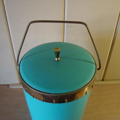 K 119 - Vintage Seafoam Green / Turquoise Colored Ice Bucket