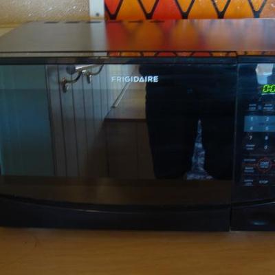 GR 101 - Black Frigidaire Microwave