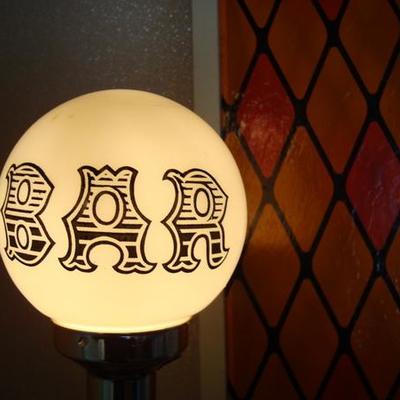 GR 103 - Vintage Bar Lamp w/ 18" tall w/ Beer Stein Base