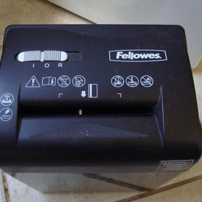 GR 105 - Fellows Paper Shredder