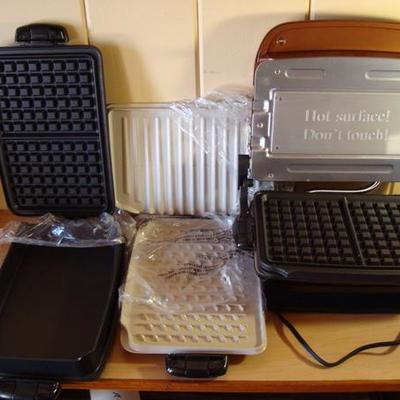 GR 107 - George Foreman Grill w/ Numerous Plates