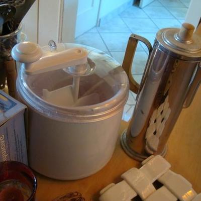 GR 111 - Lot of Assorted Bakeware & Kitchen Items
