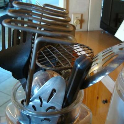 GR 111 - Lot of Assorted Bakeware & Kitchen Items