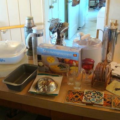 GR 111 - Lot of Assorted Bakeware & Kitchen Items