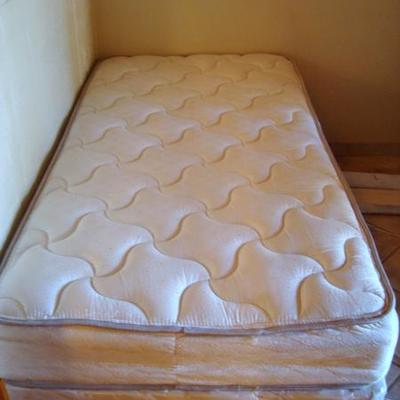 GR 121 - Twin Size Mattress & Bedframe