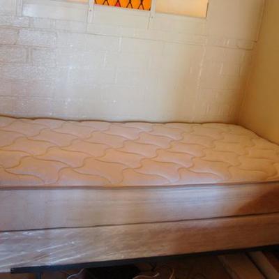 GR 121 - Twin Size Mattress & Bedframe
