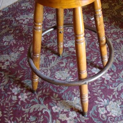 GR 136 - 4 Wooden Swivel Bar Stools