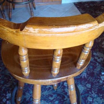 GR 136 - 4 Wooden Swivel Bar Stools