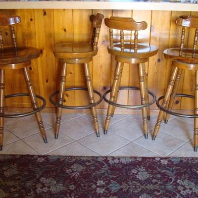 GR 136 - 4 Wooden Swivel Bar Stools