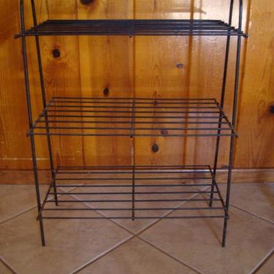 GR 138 - Wire Stand 27 1/2" tall