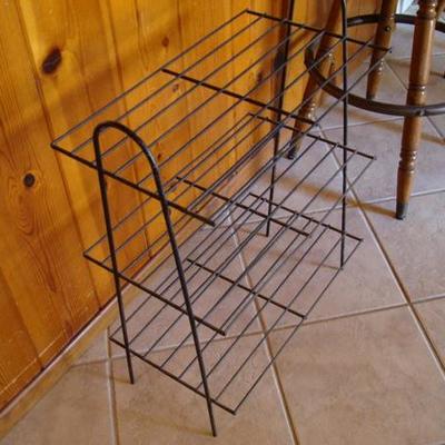 GR 138 - Wire Stand 27 1/2" tall