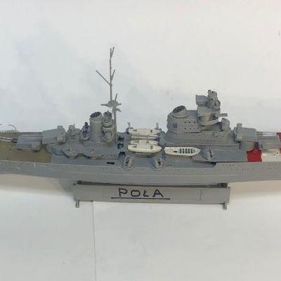 Plastic Ship Model Italian WWII Cruiser Pola