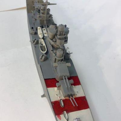 Plastic Ship Model Italian WWII Cruiser Pola