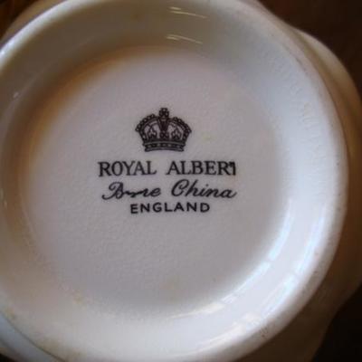 GR 148 - (4) Royal Doulton Teacups 