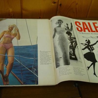 GR 160 - Lot of 2 Magazines - Marilyn Monroe Covers
