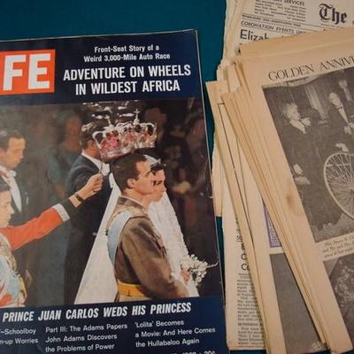 GR 166 - 2 LIFE Magazines + Newspapers 1960 & 1962 - Royalty Themed