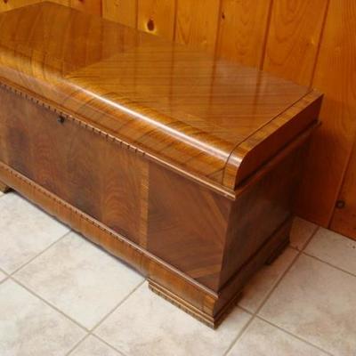 GR 177 - Awesome LANE Cedar Chest w/ Keys