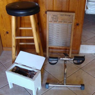 GR 184 - Shoeshine box, Bar stool, Washboard + Exercise apparatus