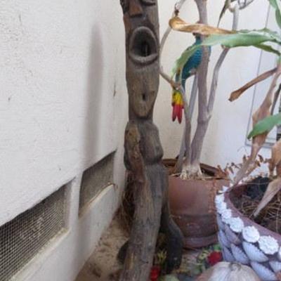 P 102 - Outdoor Tiki & Plant Lot