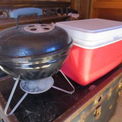 S 105 - Rubbermade Ice Chest & Black Weber Barbecue