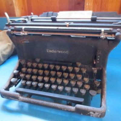 S 113 - Vintage Underwood Manual Typewriter