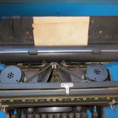 S 113 - Vintage Underwood Manual Typewriter